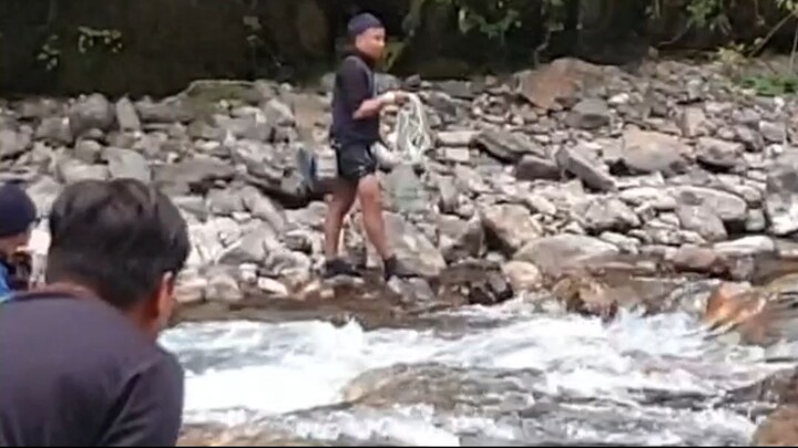 cast net fishing in Nepal | himalayan trout fishing with handmade cast net |