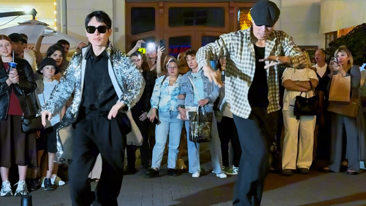 Vũ công Trung Quốc bị nhầm là người Nhật khi biểu diễn trên đường phố nước ngoài...