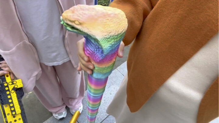 من يحتمل هذا؟ الأمر يزداد جنونًا يومًا بعد يوم!