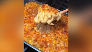 Spageti keju dengan kandungan kalori maksimal—dengan bahan-bahan semewah ini, masak apa mungkin rasa