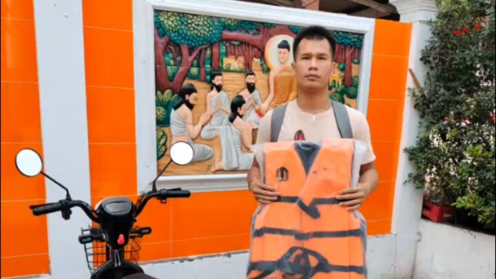 ถวายสังฆทานพร้อมเสื้อชูชีพ วันที่8 เมษายน 2568
