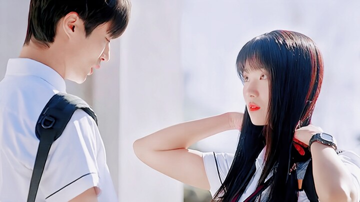 “ตราบใดที่ฉันไม่อาย คนอื่นก็ต้องอาย” มันตลกจริงๆ เพื่อคลายความเขินอาย นางเอกจึงใช้ยายของเธอเป็นโล่ห์