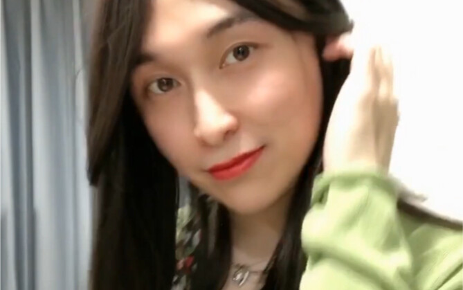 网上的帅哥美女自拍都是这样的......预备，起！