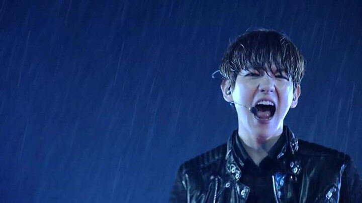 Live EXO di tengah hujan yang sangat mendebarkan—siapa sangka aku sudah menontonnya berkali-kali?