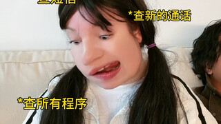 不用教，小时候就懂怎么看爸爸手机了