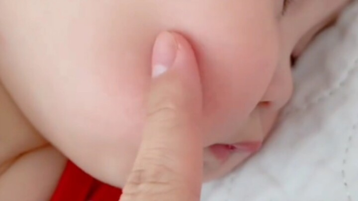 Loại nhóc con này mà đưa cho tôi, tôi ăn một phát là hết luôn!