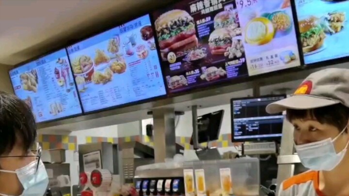 "พบปะต่างโลก เพลิดเพลินกับอาหารอร่อย", "บอกต่อ"