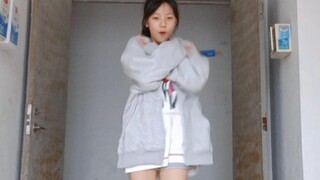 Học sinh trung học cover BLACKPINK không biết phải làm gì