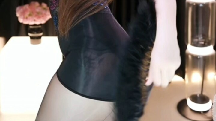 Beautiful streamer in a sheath dress, brightness turned up to the max—just gaze a bit longer.