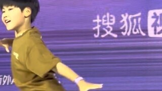 นักเรียนประถม 9 ขวบ เต้นรำ Rover--Kim Jong-in Kai Sohu Master Class Live Shot