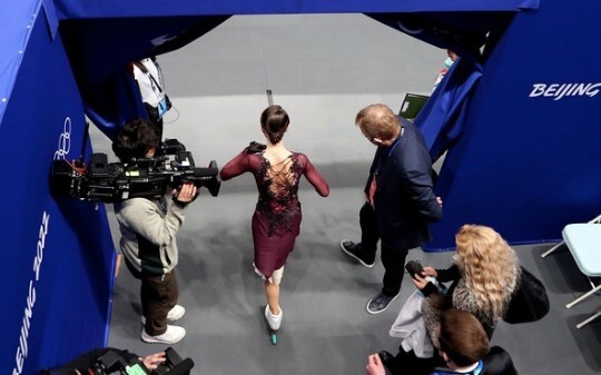 عن لقطات المخرج المباشرة والقريبة جدًا لوجه الابنة المدللة في تلك السنوات