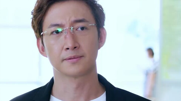 After years on the run, a notorious drug lord undergoes plastic surgery to hide his identity—but the