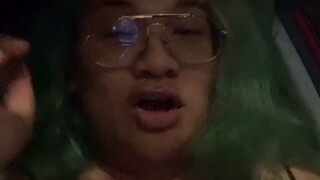 Saat temannya butuh bantuan, si wanita muda langsung begitu larut dalam peran... Sungguh sayang kala