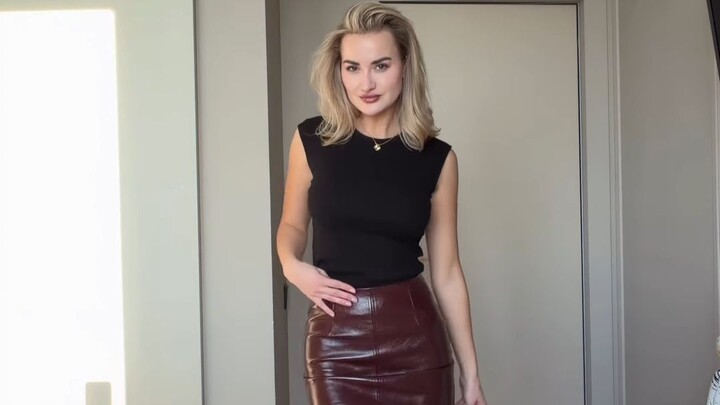 Beautiful Woman's Everyday Outfits - 42