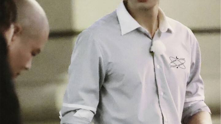 Chỉ nhờ một đoạn video đi bộ mà vụt lên hot search chỉ sau một đêm, bạn hiểu thế nào là nhan sắc khi