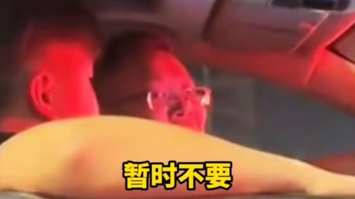 Orang kuat tidak pernah mengeluh tentang lingkungan.