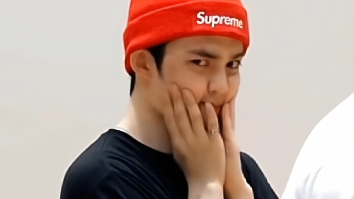 【SEVENTEEN】A cute moment when someone encounters a woolen hat