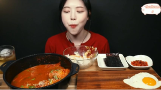 Cơm kim chi cuộn thịt ba rọi hầm cay kèm trứng ốp la 5 #amthuc