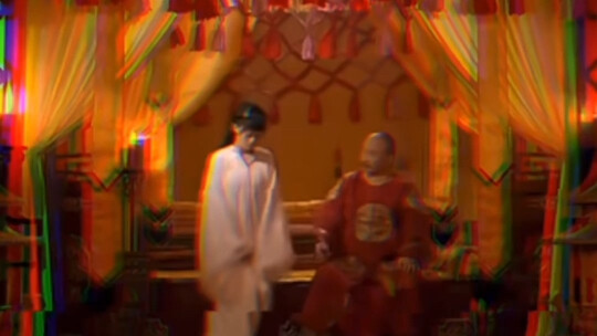 In a red canopy and white robes, he remarries his deceased wife; in his dying memories, Zhen Huan st