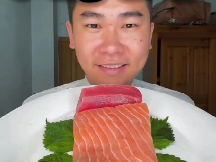 Sashimi “Khoe khoảnh khắc tỏa sáng của tôi, hôm nay lại được ăn cá rồi”