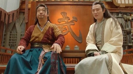 طبيب مزيف يثرثر بجدية تامة، والنتيجة مفاجئة للجميع #