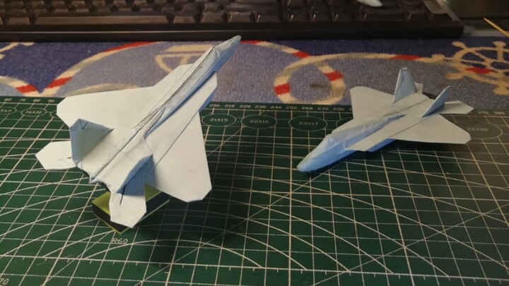 [เครื่องบิน Origami] เครื่องบินรบ F22 ของอเมริกาที่มีช่องพับข้าว (ต้นฉบับ) สามารถพับกระดาษ A4 ได้โดย