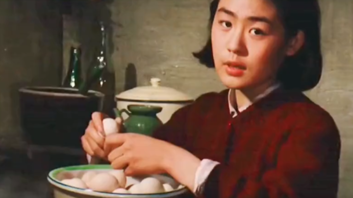 Once you hold hands, it’s for a lifetime—this is the kind of love we all envy.