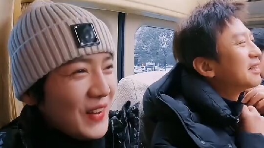 Mulut kecil Lu Han memang sangat menyindir Kak Chao, sampai-sampai Kak Chao berkata, “Anaknya sudah 