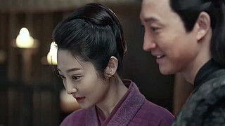 小男孩每天给箱子里的怪叔叔送吃的 ，不料悲剧了，男孩父亲被杀