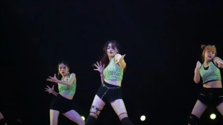 【Universitas Pertanian Sichuan】Masa mudaku kembali! 2NE1 I'm the Most Popular Bikin Penonton Terceng
