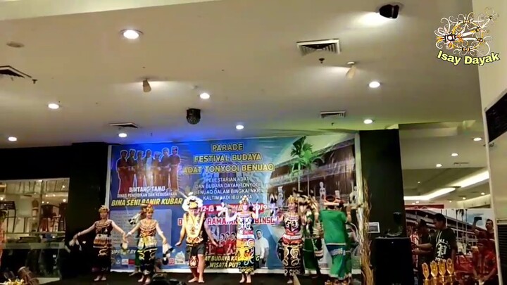 Tarian Dayak Aoheng | Dayak Dance | Gadis Dayak Tonyooi Benuaq Menari Tarian Aoheng