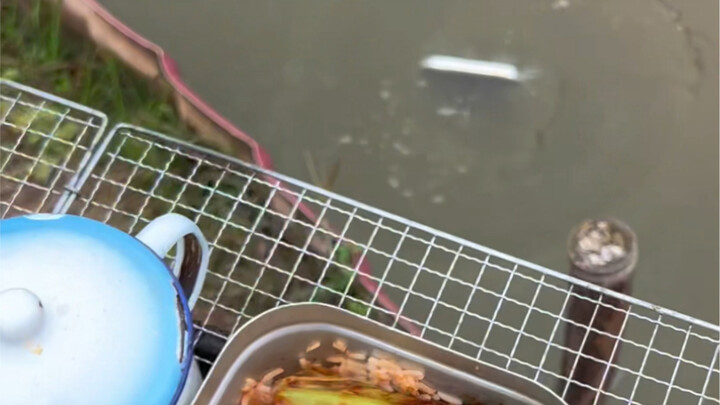 Rau diếp nướng, tạm ăn vậy!