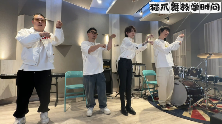 【ชมรมลืมเลือน】การสอนเต้นเพลง "มีเธออยู่"