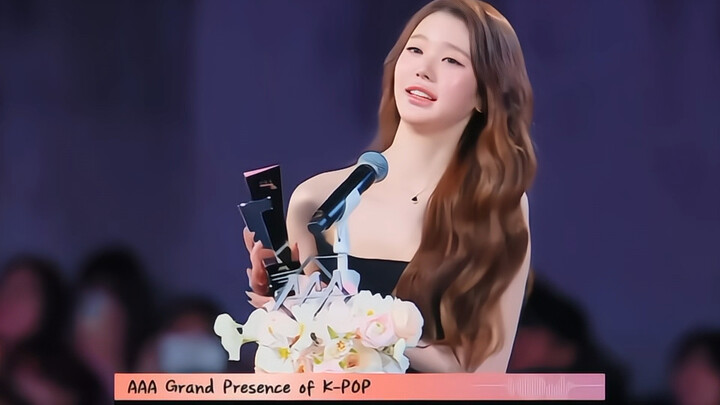 الإلهة تخطف الأنظار بحذاء مسطح وتبهر الجميع!