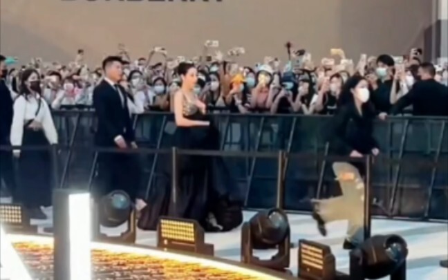 The last time I saw a Hong Kong star who didn’t need hair to modify her beauty was in the last centu