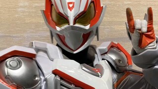 Cận cảnh bao da kịch sân khấu chính thức của Kamen Rider Ultra Fox
