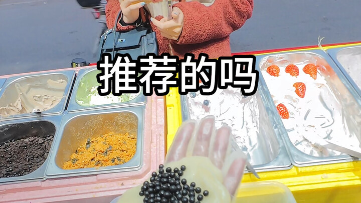 好可爱的美女，有点凶凶的