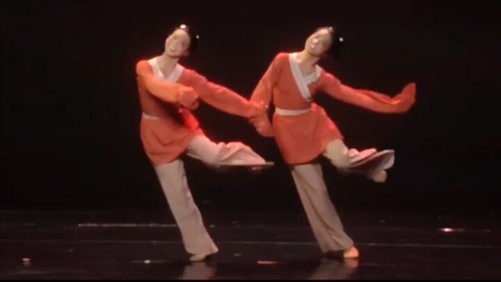 “Hand in Hand” is a creative dance short film produced by Henan TV, directly inspired by a Northern 