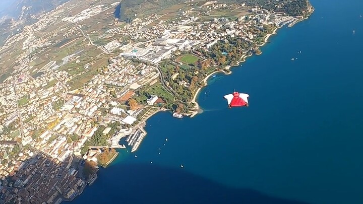 Experience the thrill of wingsuit flight