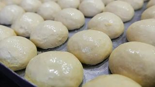 อาหารอินเดียริมถนน - Chikki Curry Puff Chole Bhature