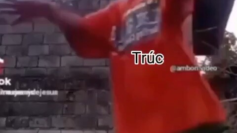 Chị chau và chị đình đâu rồi trúc bị rượt nè