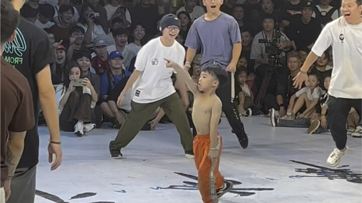 Thần đồng nhảy đường phố mẫu giáo đã cất cánh ngay từ bước nhảy đầu tiên! Học nhảy đường phố có đáng