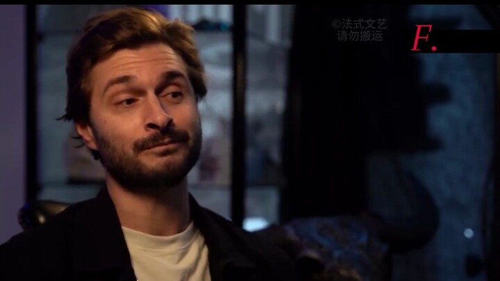 12 năm sau mới phát hiện hình xăm tiếng Trung thực ra là “I love poo”… Thêm chữ gì vào để cứu vãn tì