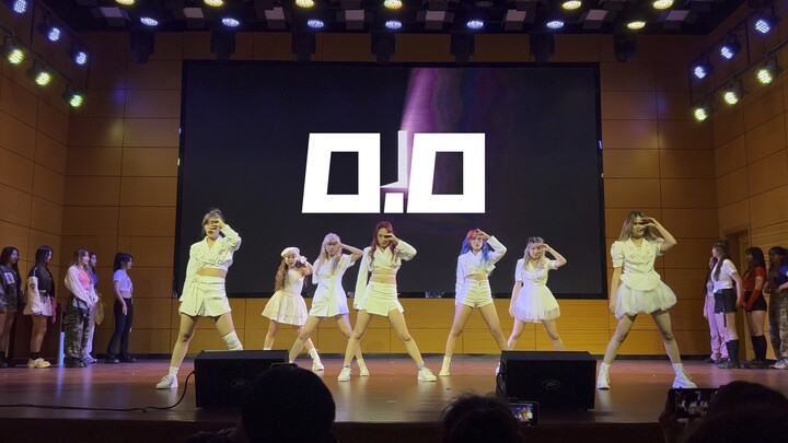 《O.O》翻跳 不看后悔系列 学校专场翻跳 居然连服装都那么还原？nmixx