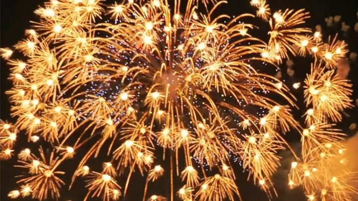 Japan's largest fireworks four feet jade VS China's ladder