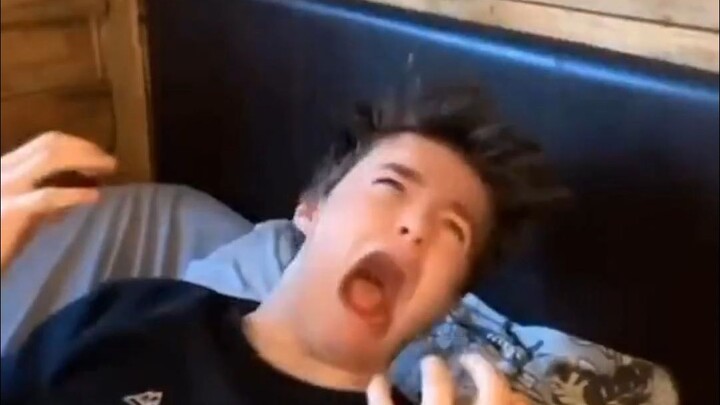 🤣👉Khi những kẻ phân biệt chủng tộc muốn tắt đèn đi ngủ, memes kỳ quặc từ mạng quốc tế #109