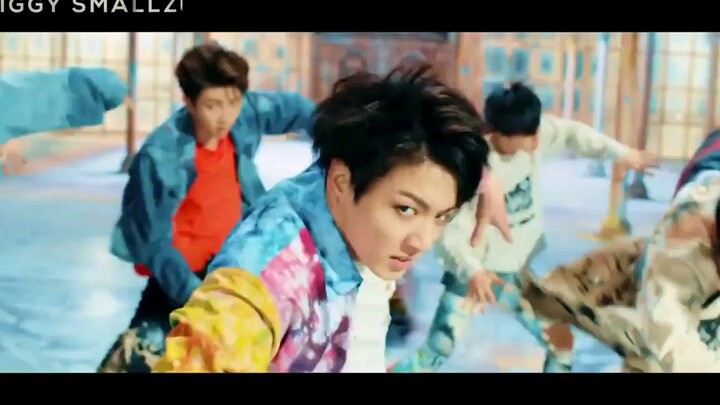 This is literally the same song! BTS - Fake Love x I Need U