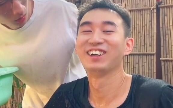 Đăng một chút hàng tồn, để hôm nay tôi đẹp trai thêm một giây!