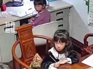[Chinese Horror TV] Still the old-school tactic of maximizing losses for the older generation