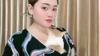 kucing be like kok empuk-empuk ini🍑